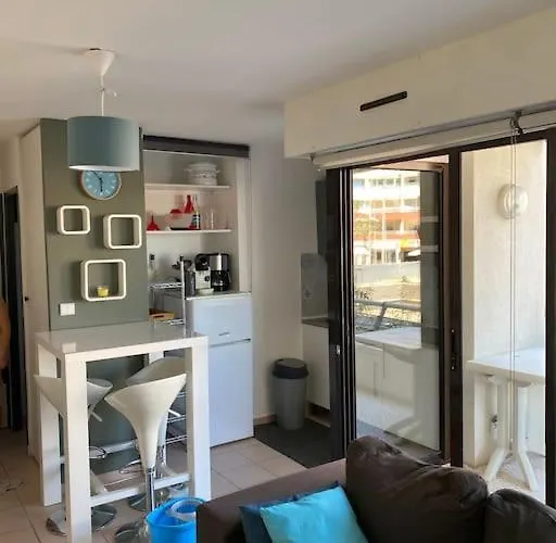 T2+cabine Dans Au Cap D'agde Apartment Agde